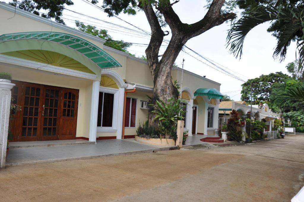 D'Lucky Garden Inn & Suites Tiniguiban Exterior foto