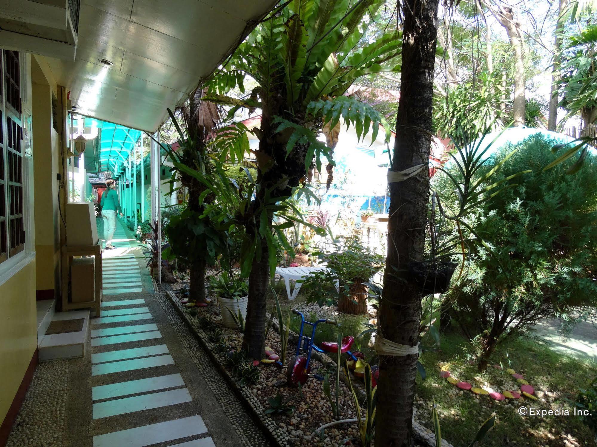 D'Lucky Garden Inn & Suites Tiniguiban Exterior foto