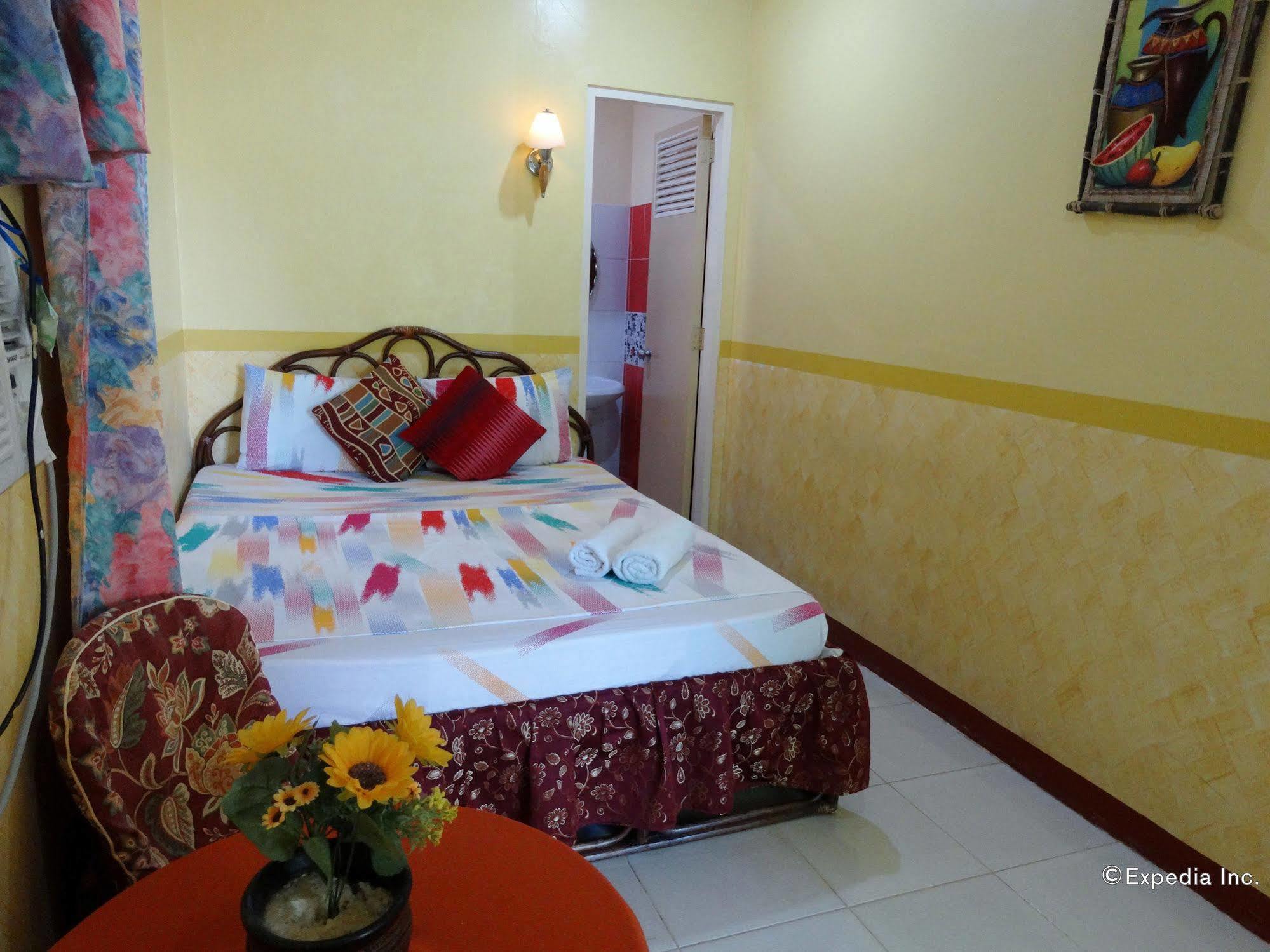 D'Lucky Garden Inn & Suites Tiniguiban Exterior foto