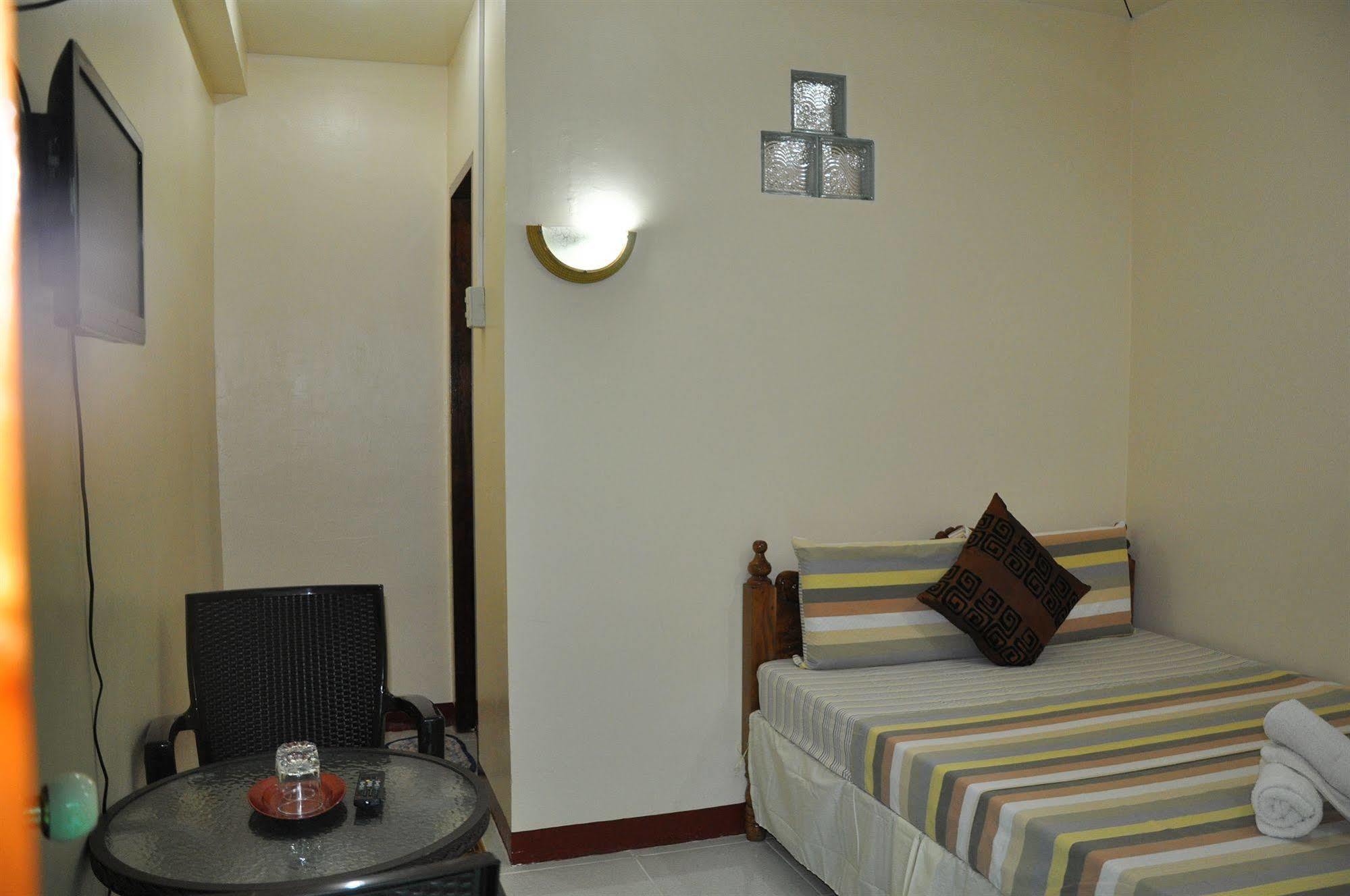 D'Lucky Garden Inn & Suites Tiniguiban Exterior foto