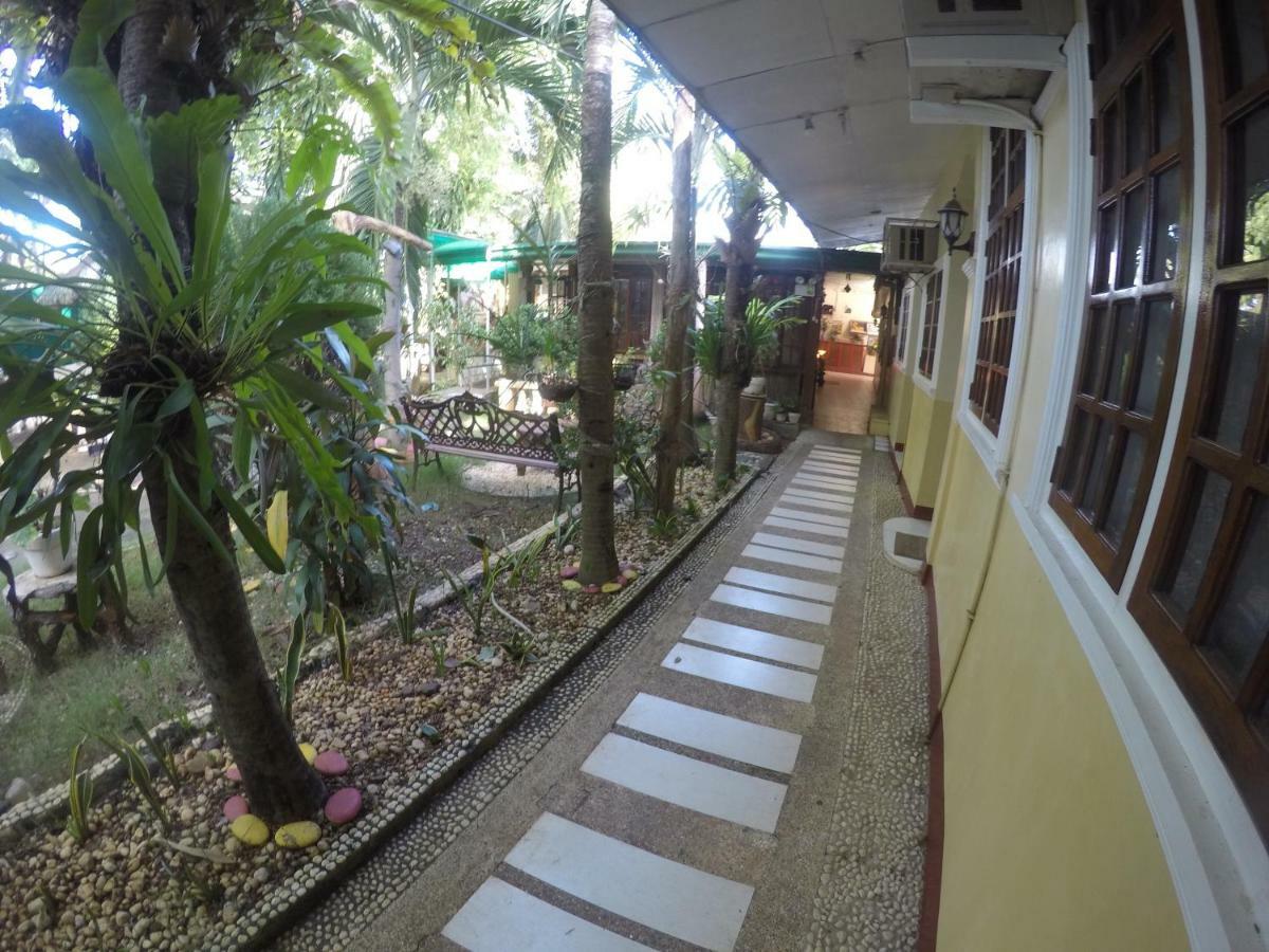 D'Lucky Garden Inn & Suites Tiniguiban Exterior foto